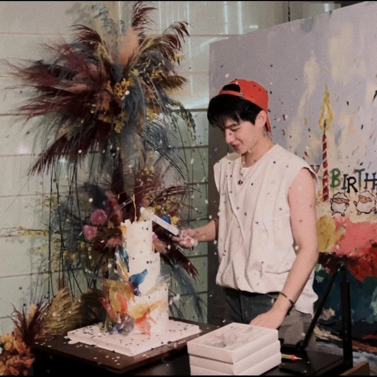 杨洋33岁生日庆祝：感恩粉丝的爱的表达 | 360onetravel.com | 旅游和娱乐出版品