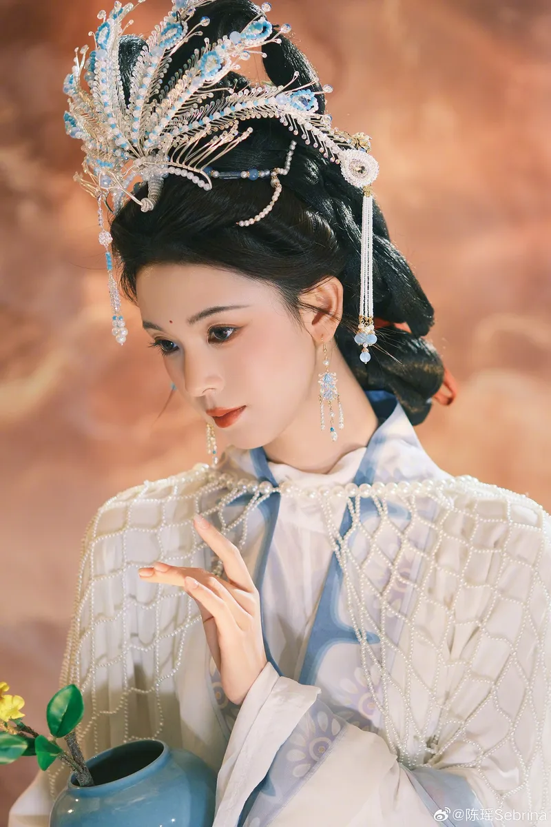陈瑶在嫦娥角色中的美丽与创新 | 360onetravel.com | 旅游和娱乐出版品