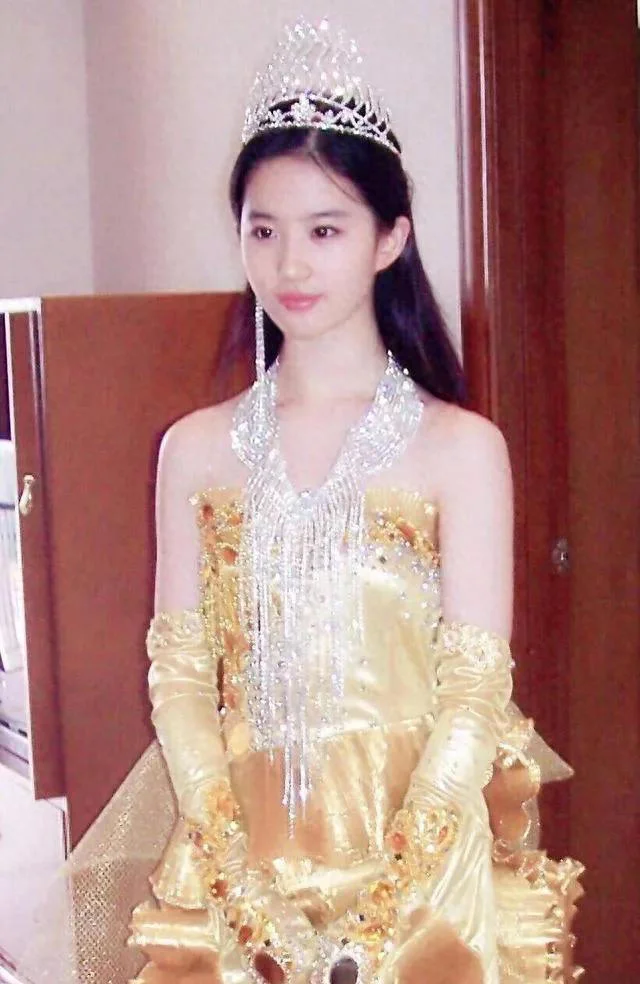 刘亦菲与中国电视金鹰奖的深层次讨论 | 360onetravel.com | 旅游和娱乐出版品
