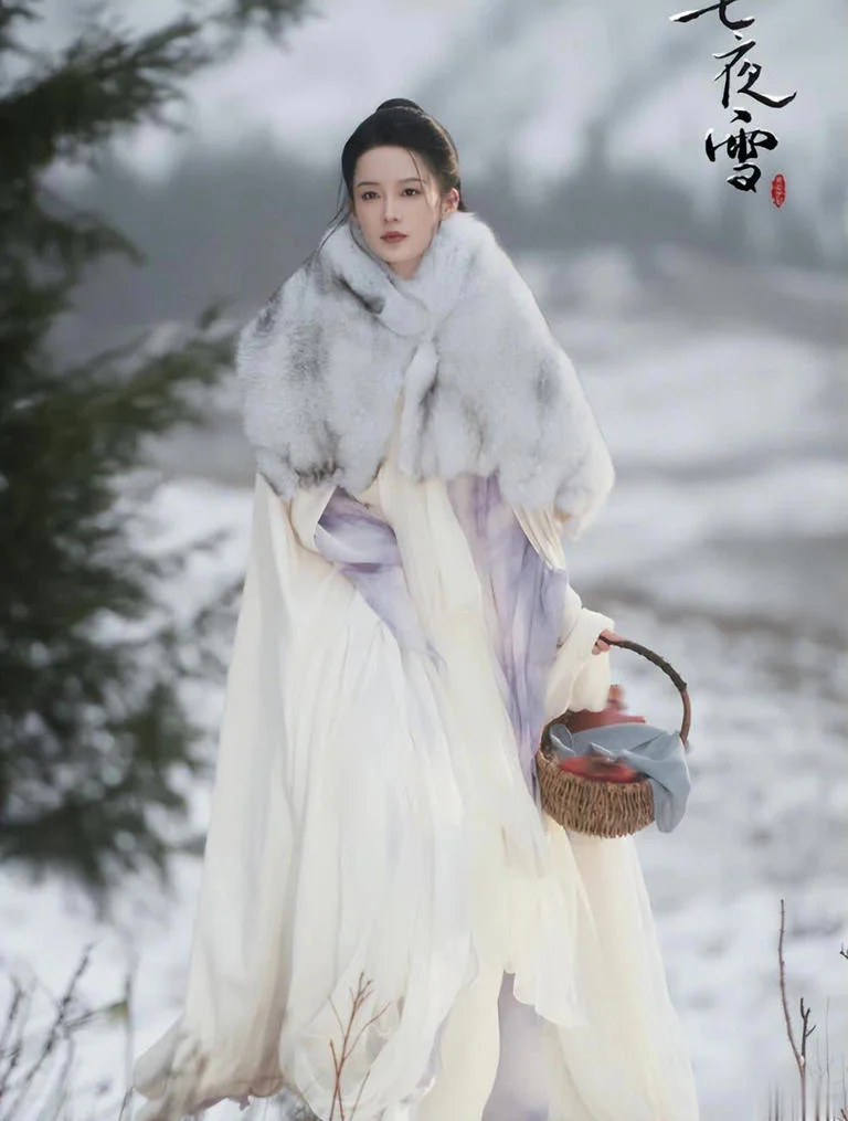 李沁《一笑随歌》生图曝光：她的红衣梦回淳儿 | 360onetravel.com | 旅游和娱乐出版品