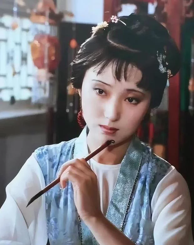 谭松韵版林黛玉的优雅古装造型 | 360onetravel.com | 旅游和娱乐出版品