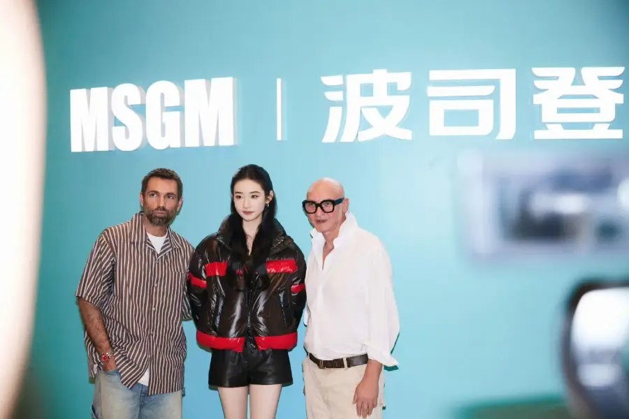 冬日时尚秘籍：张艺凡的羽绒服与长靴搭配法 | 360onetravel.com | 旅游和娱乐出版品