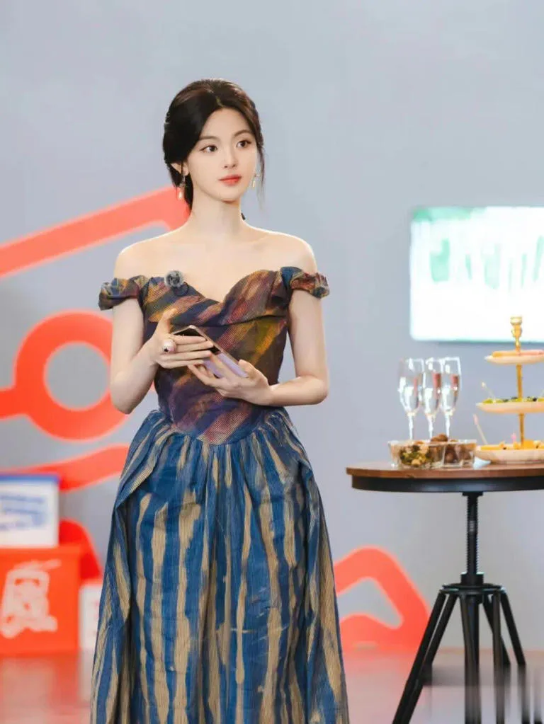 从村花到女神：杨超越的时尚蜕变 | 360onetravel.com | 旅游和娱乐出版品