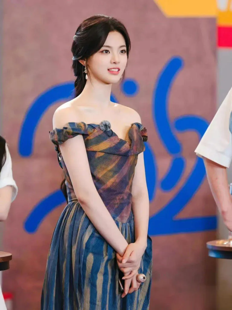 从村花到女神：杨超越的时尚蜕变 | 360onetravel.com | 旅游和娱乐出版品