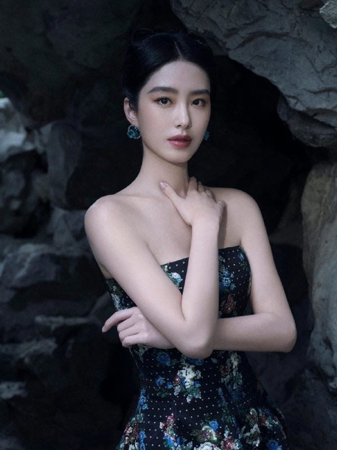 人生的变幻与选择：从冯小刚的《芳华》看三位女星的不同轨迹 | 360onetravel.com | 旅游和娱乐出版品