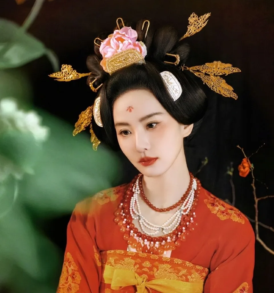 《掌心》：刘诗诗再饰医女角色，携手窦骁揭开洛阳城诡谲案件 | 360onetravel.com | 旅游和娱乐出版品