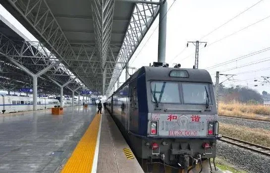 春日旅行新选择：开往张家界的旅游列车 | 360onetravel.com | 旅游和娱乐出版品