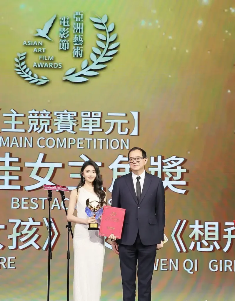 z3z | 360onetravel.com | 旅游和娱乐出版品 刘浩存庆祝金海燕奖获奖,一同分享喜悦时刻 | 360onetravel.com | 旅游和娱乐出版品
