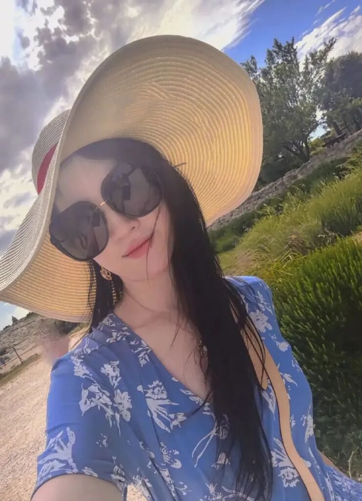 刘亦菲的旅游随记：蓝色碎花裙下的清新明媚 | 360onetravel.com | 旅游和娱乐出版品