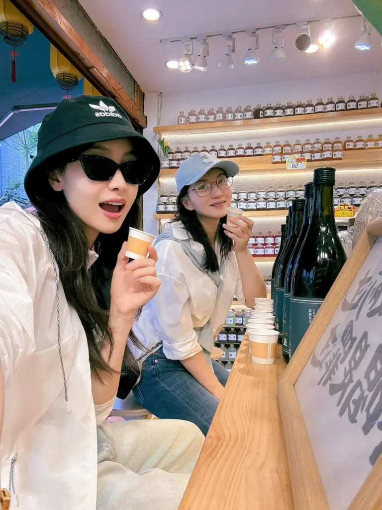 宋茜与陈好：轻松旅行的亲密瞬间 | 360onetravel.com | 旅游和娱乐出版品