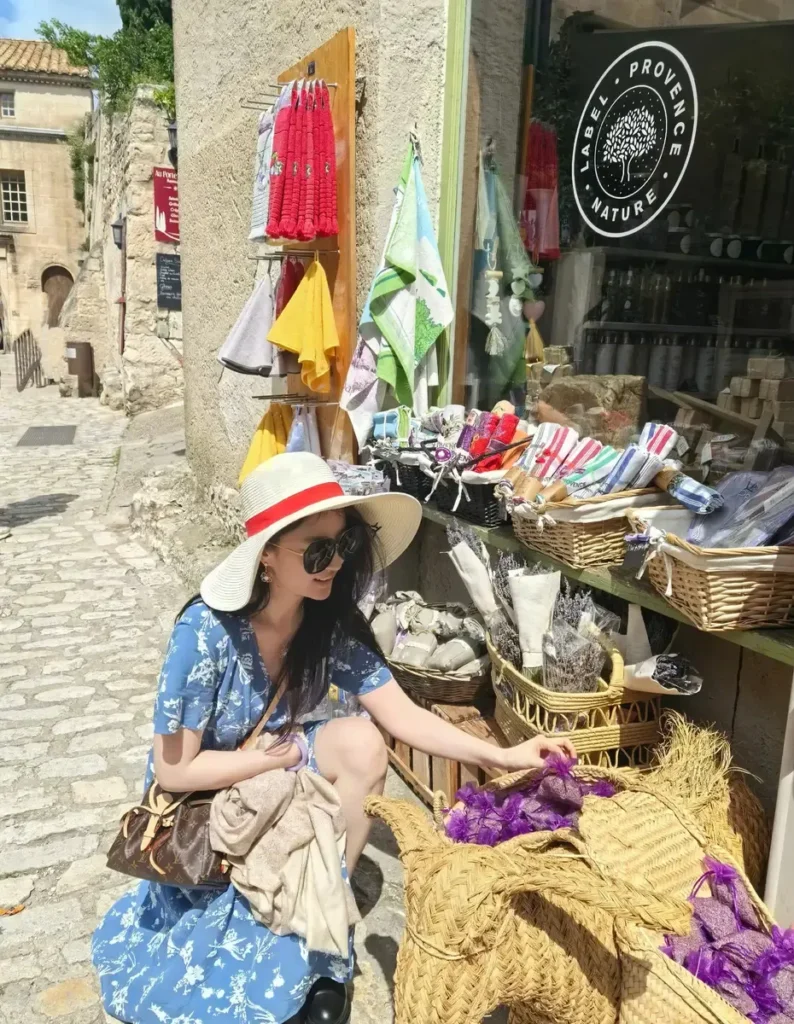 刘亦菲的旅游随记：蓝色碎花裙下的清新明媚 | 360onetravel.com | 旅游和娱乐出版品