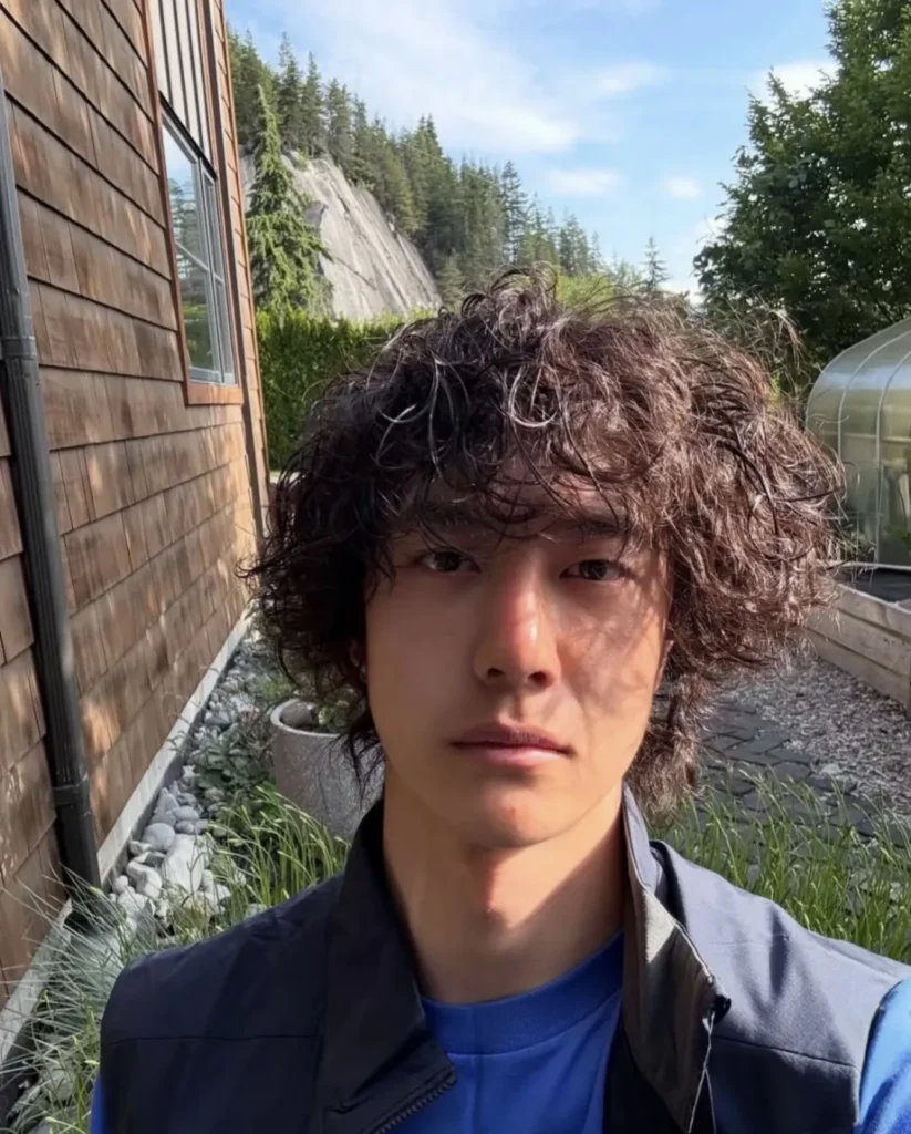 a1 | 360onetravel.com | 旅游和娱乐出版品 王一博攀岩照展现自然魅力与挑战精神 | 360onetravel.com | 旅游和娱乐出版品