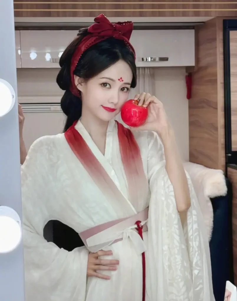 李一桐新剧拍摄花絮揭秘！ | 360onetravel.com | 旅游和娱乐出版品