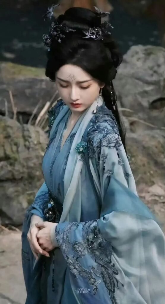 宋祖儿的蓝色古风裙：仙气十足的魅力演绎 | 360onetravel.com | 旅游和娱乐出版品