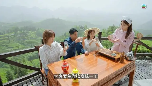 jk | 360onetravel.com | 旅游和娱乐出版品 陈自瑶与养生之旅:探索恩施大峡谷的美与文化 | 360onetravel.com | 旅游和娱乐出版品