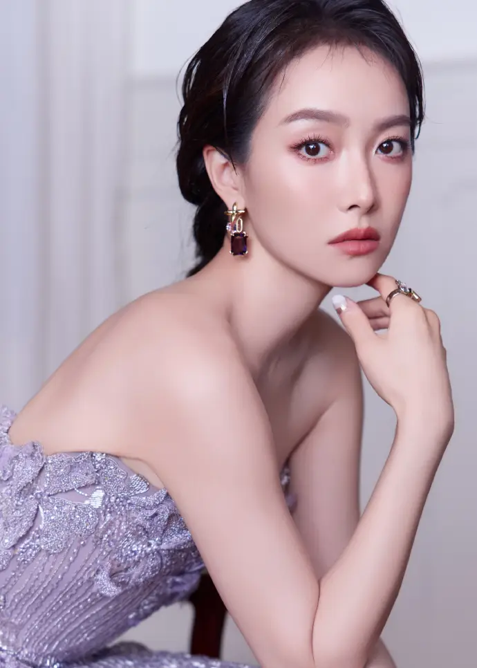 kh | 360onetravel.com | 旅游和娱乐出版品 宋茜在Cosmo时尚中国之夜的争议与讨论 | 360onetravel.com | 旅游和娱乐出版品