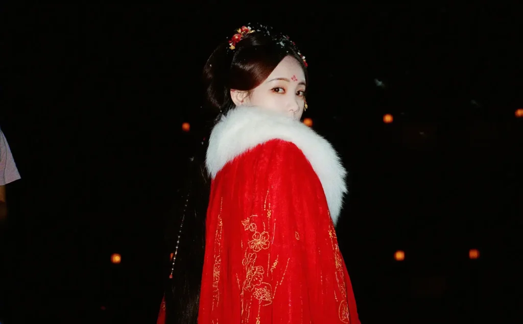 李一桐新剧拍摄花絮揭秘！ | 360onetravel.com | 旅游和娱乐出版品