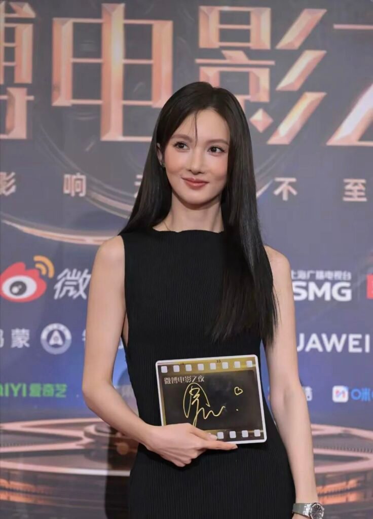 ngh | 360onetravel.com | 旅游和娱乐出版品 金晨的微博电影之夜造型:美丽与真实的碰撞 | 360onetravel.com | 旅游和娱乐出版品