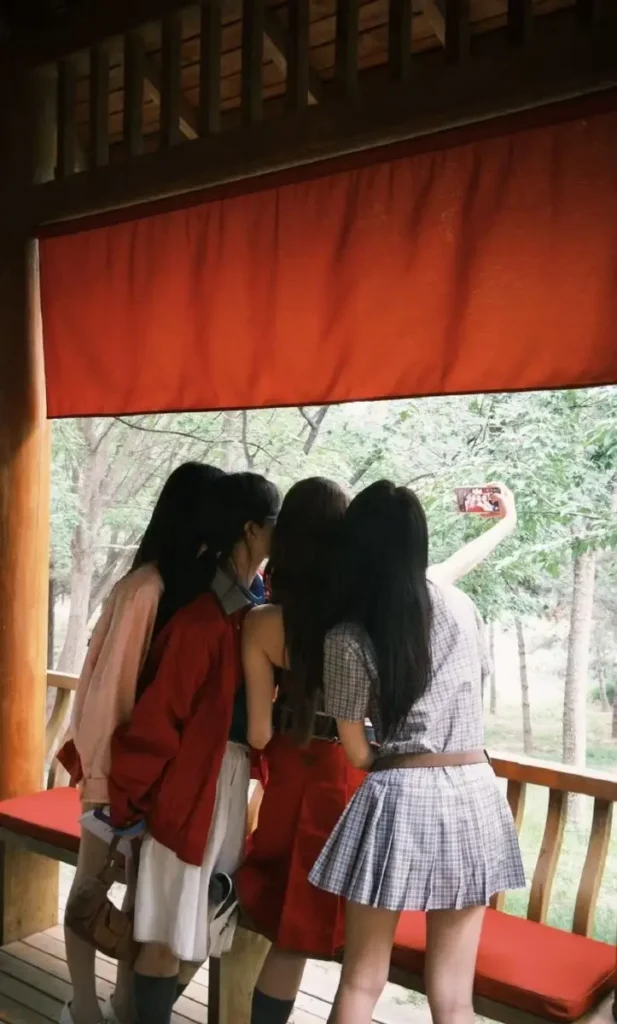 yui | 360onetravel.com | 旅游和娱乐出版品 赵今麦的优雅装扮展现富家千金风范 | 360onetravel.com | 旅游和娱乐出版品