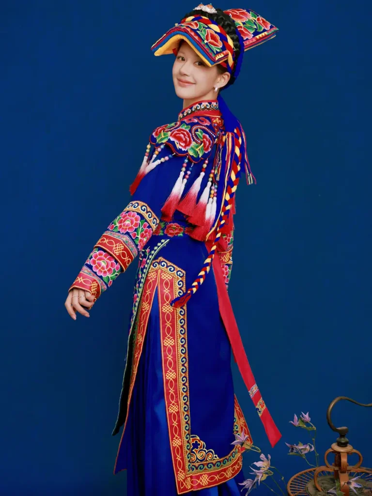 赵露思的羌族服饰：复古时尚的新风尚 | 360onetravel.com | 旅游和娱乐出版品