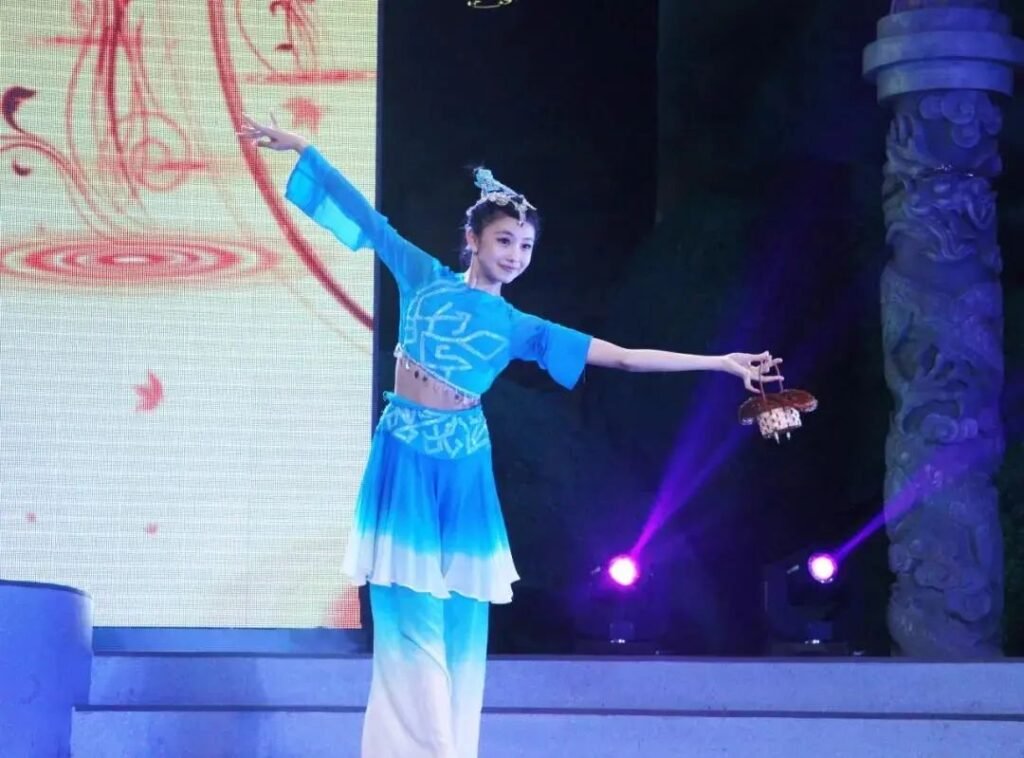 640 1 | 光影旅途 刘浩存:从舞者到演员,舞台上的"天鹅",镜头前的"精灵" | 光影旅途
