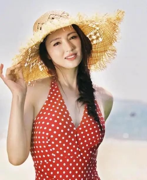董璇当年为什么四处借钱救高云翔？夫妻俩真的没钱吗？ | 360onetravel.com | 旅游和娱乐出版品