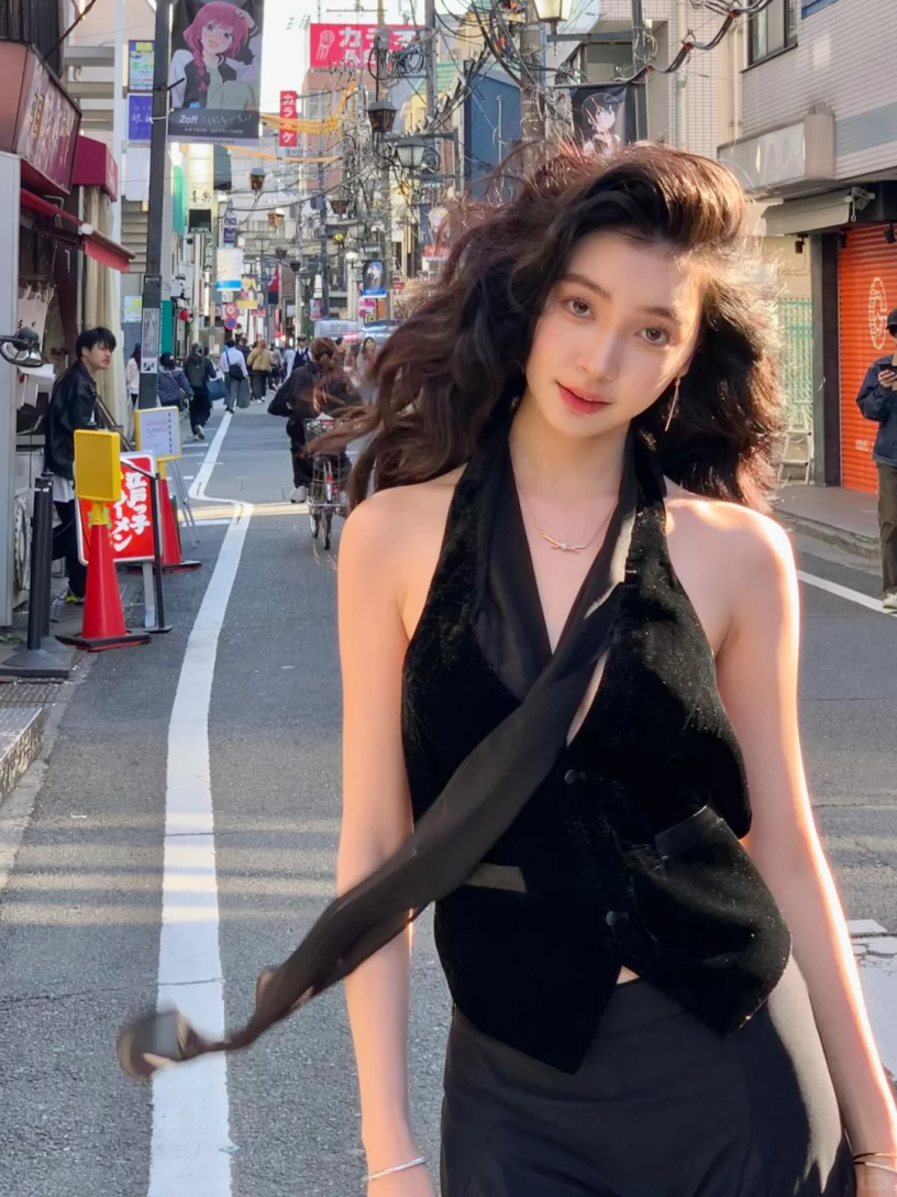 从“最美校花”到备受争议的氛围感女孩：易梦玲到底是网红还是明星？ | 360onetravel.com | 旅游和娱乐出版品