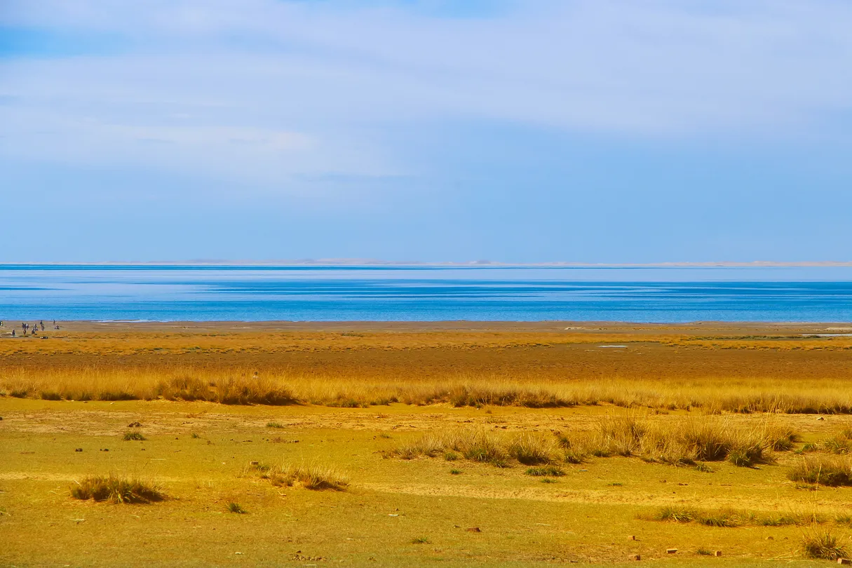 a1 | 360onetravel.com | 旅游和娱乐出版品 🌊 青海湖(Qīnghǎi Hú)——高原上的湛蓝奇迹 | 360onetravel.com | 旅游和娱乐出版品