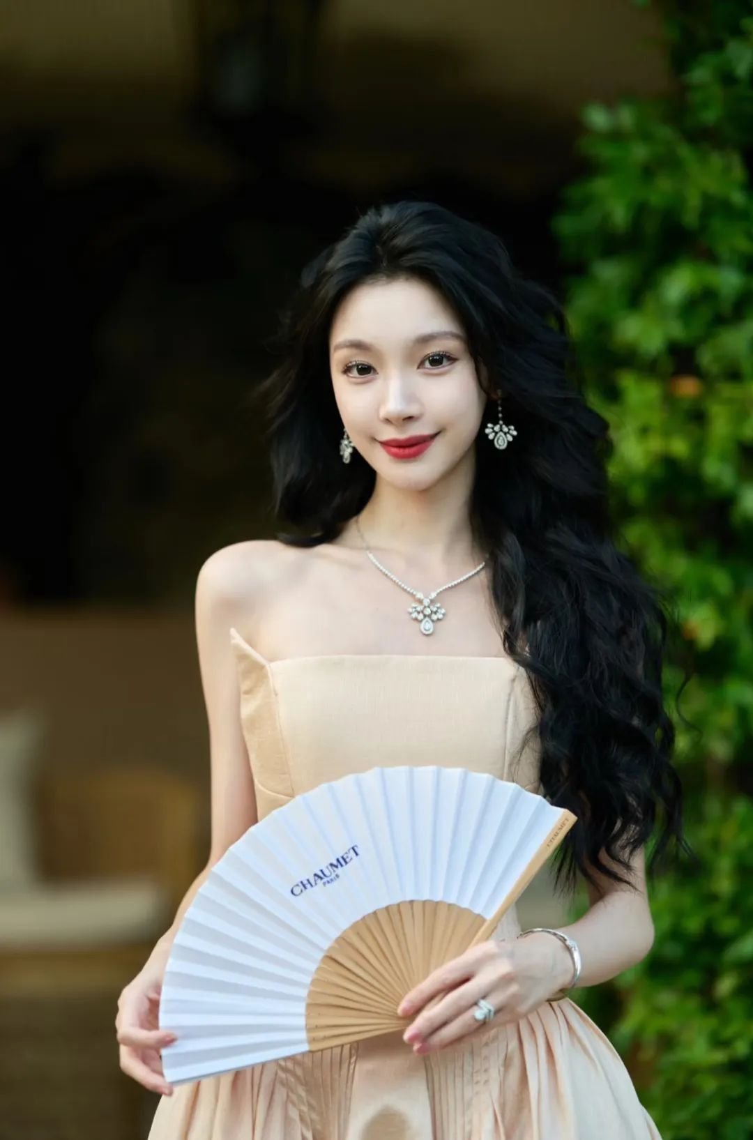 从“最美校花”到备受争议的氛围感女孩：易梦玲到底是网红还是明星？ | 360onetravel.com | 旅游和娱乐出版品