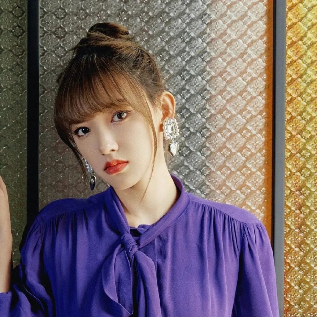 灯光璀璨背后的真实：程潇与“完美偶像”的代价 | 光影旅途