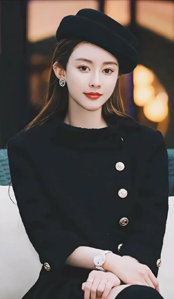 冯绍峰被曝新恋情，女方周麟嘉比他小19岁，神似赵丽颖 | 光影旅途
