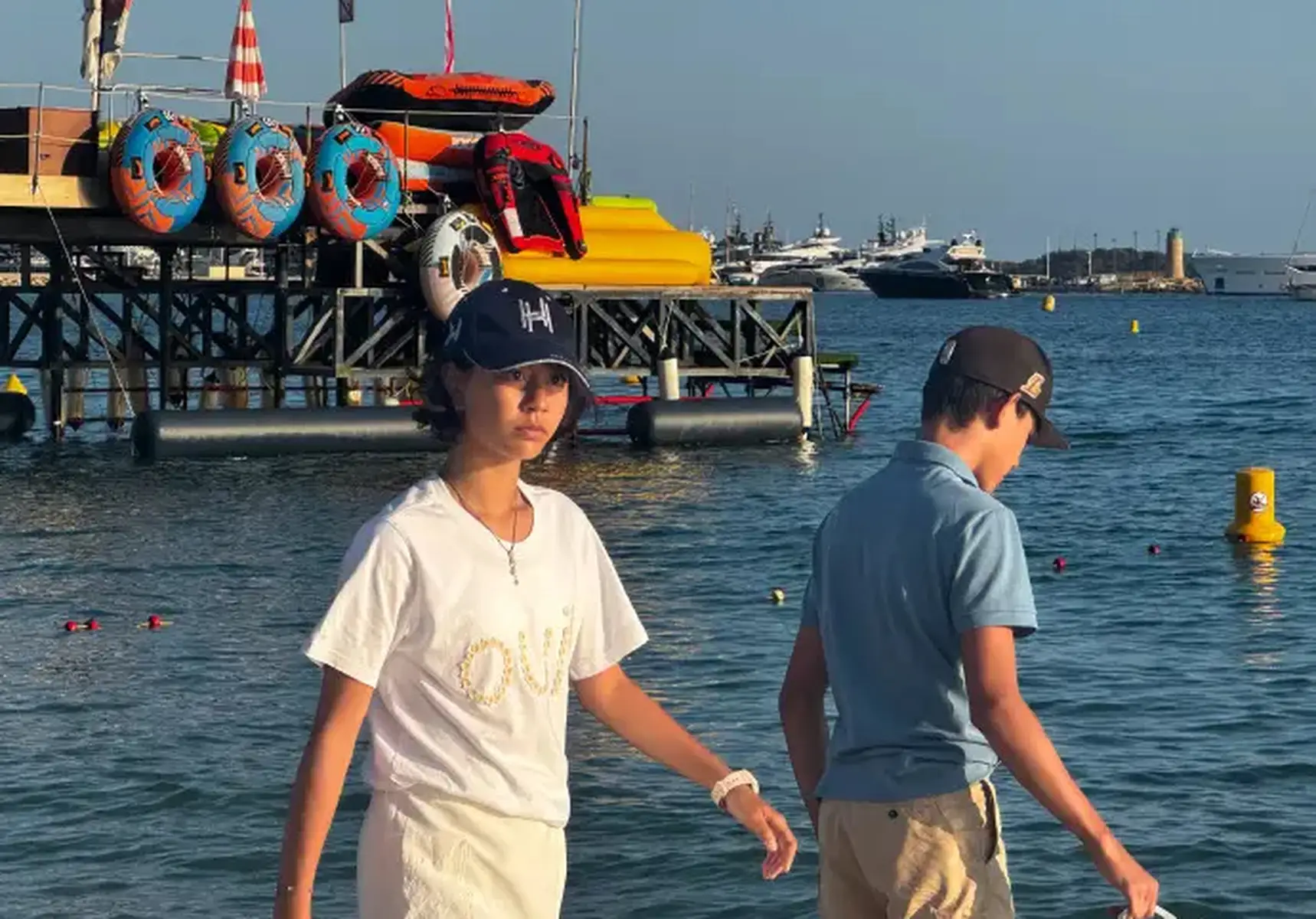 a1 | 光影旅途 刘烨夫妇的度假时光:全家精致休闲穿搭分享 | 光影旅途