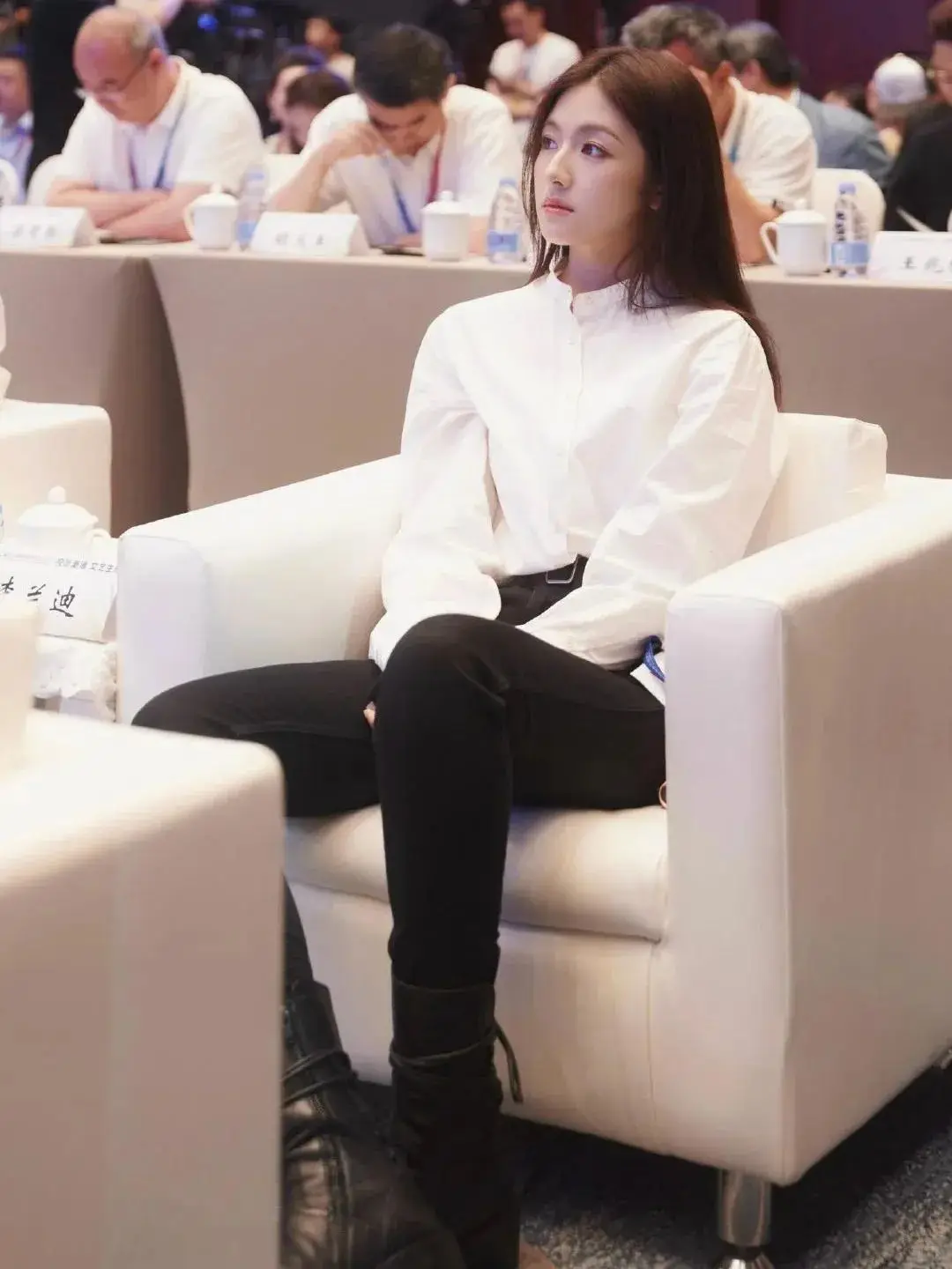 李兰迪现身艺术大会，松弛自信的她，被赞像“高干文女主” | 360onetravel.com | 旅游和娱乐出版品