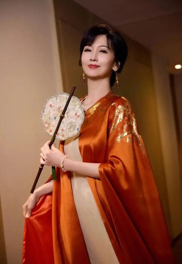 赵雅芝工作室一天发好几条微博，其实是她的风格没错 | 光影旅途