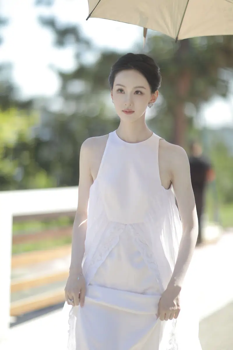 a13 | 光影旅途 陈都灵优雅盛典:白色长裙展现女神气质 | 光影旅途