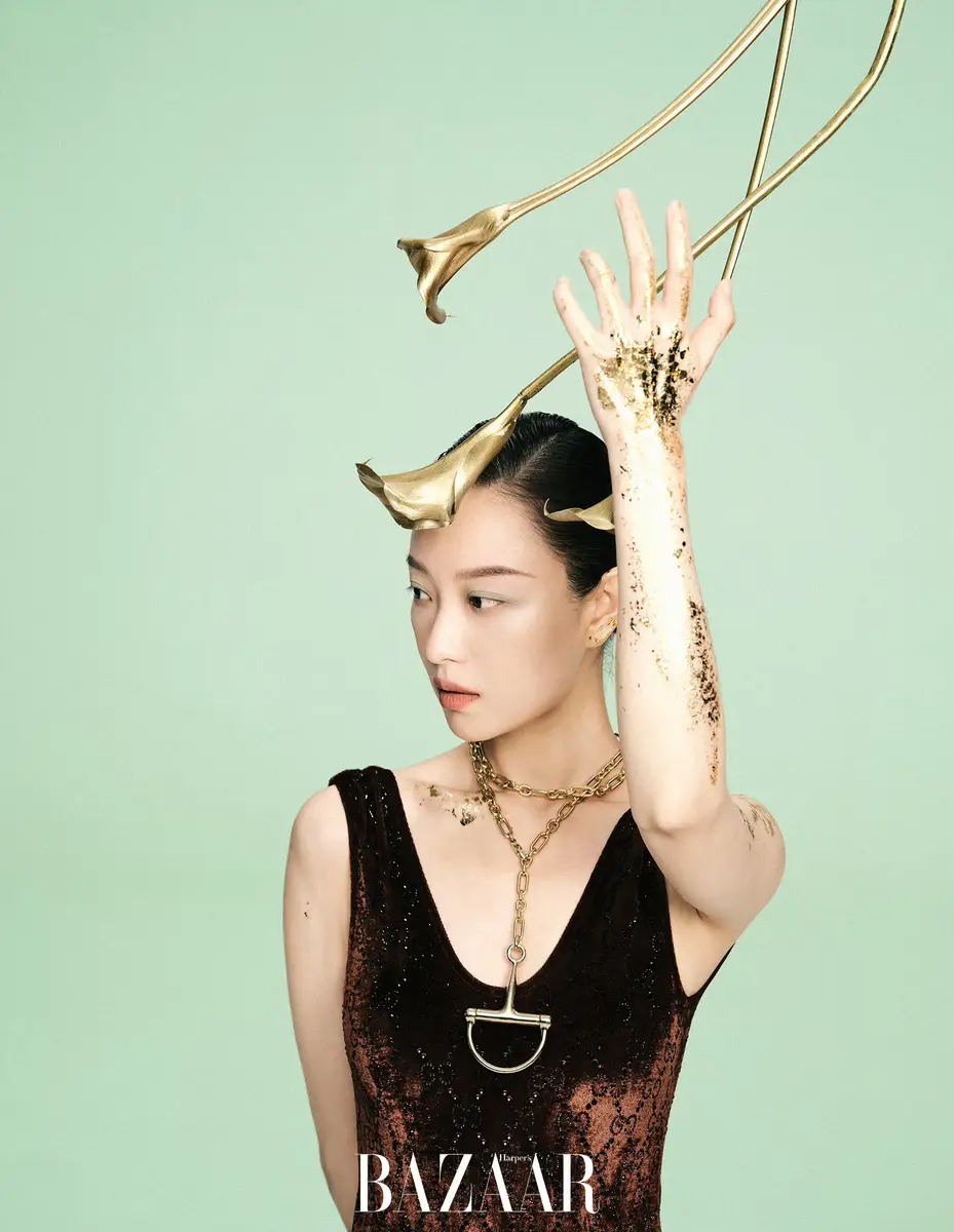 a1b | 光影旅途 倪妮的复古奢华造型:黑色宽檐帽与华丽珠宝的完美结合 | 光影旅途