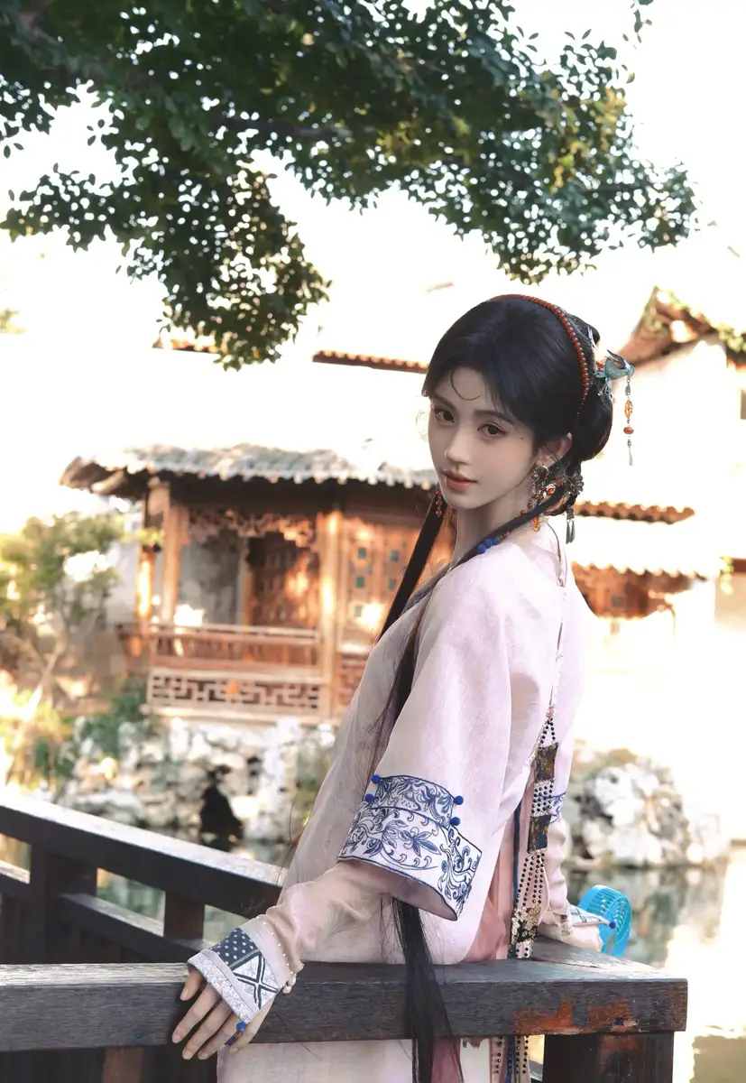 a2 | 光影旅途 鞠婧祎在粉色古装中的俏皮魅力 | 光影旅途