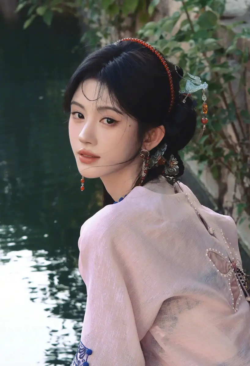 a3 | 光影旅途 鞠婧祎在粉色古装中的俏皮魅力 | 光影旅途