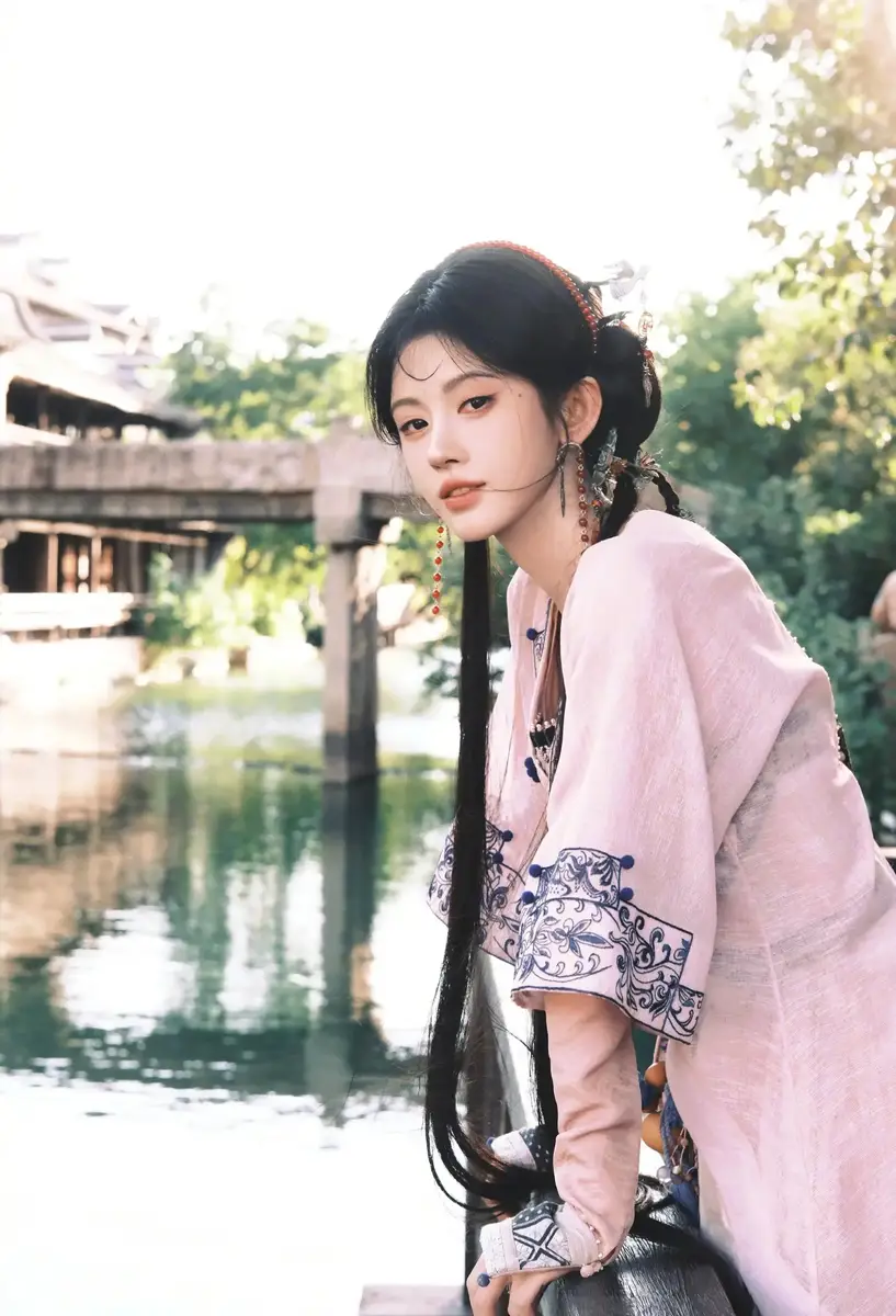 a4 | 光影旅途 鞠婧祎在粉色古装中的俏皮魅力 | 光影旅途