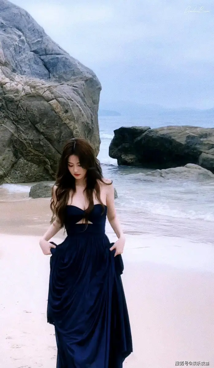 a4 | 光影旅途 白鹿的夏日穿搭与摄影风格:海边旅行的完美灵感 | 光影旅途
