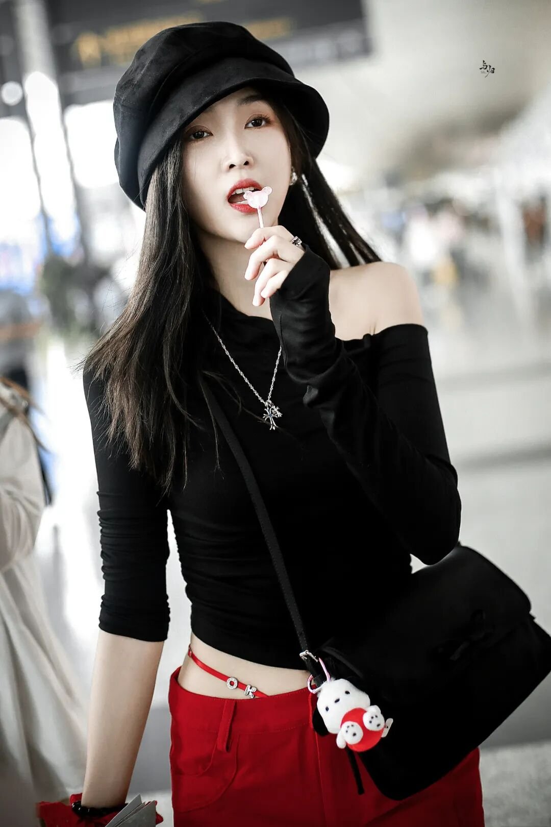 aj | 光影旅途 吴宣仪机场自拍引发的趣事 | 光影旅途