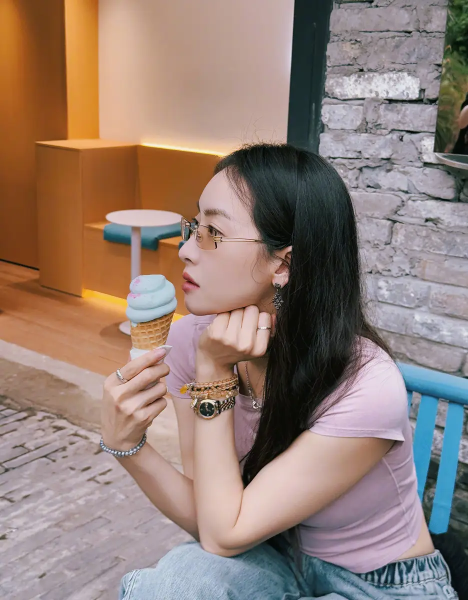 sx | 光影旅途 宋茜的清新时尚搭配与俏皮瞬间 | 光影旅途