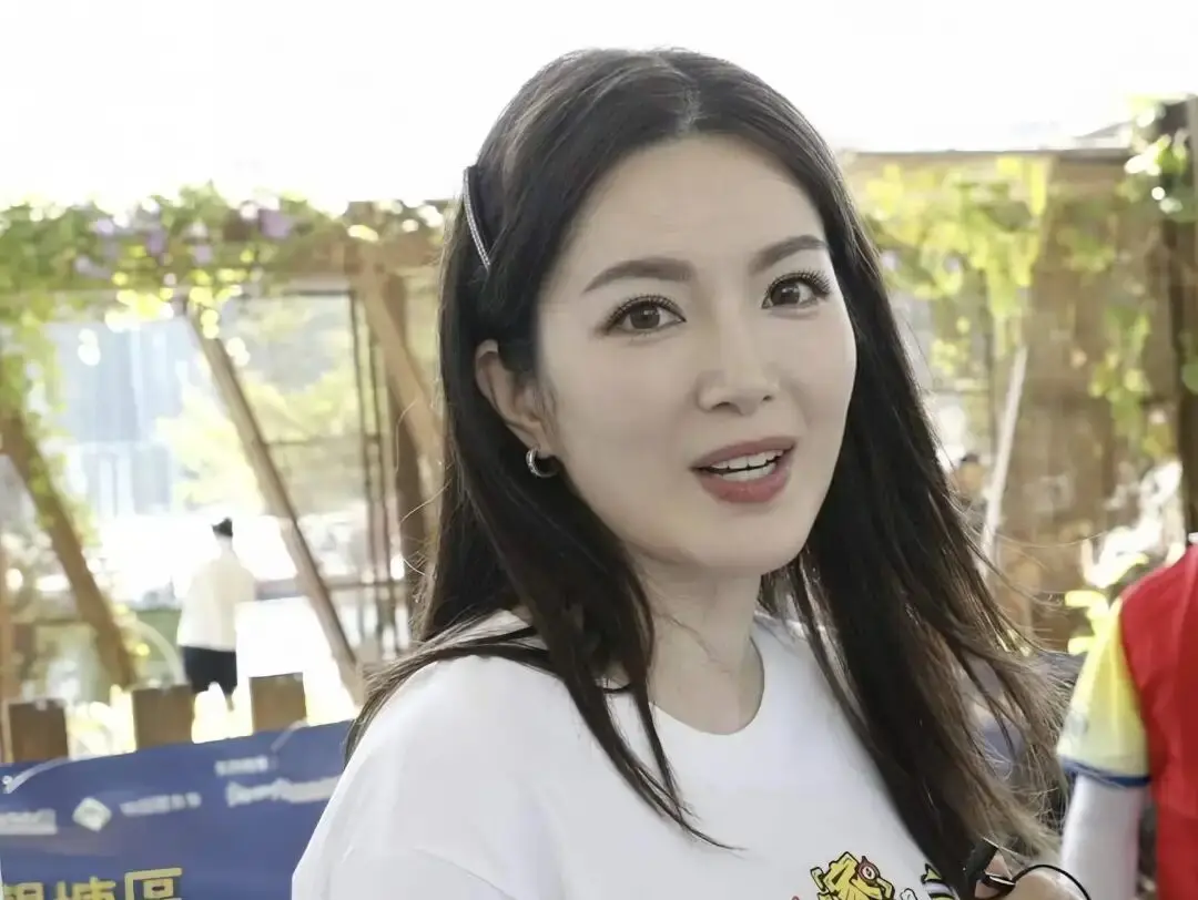 | 光影旅途 香港知名女星苟芸慧宣布复出,离婚后重回娱乐圈引发关注 | 光影旅途