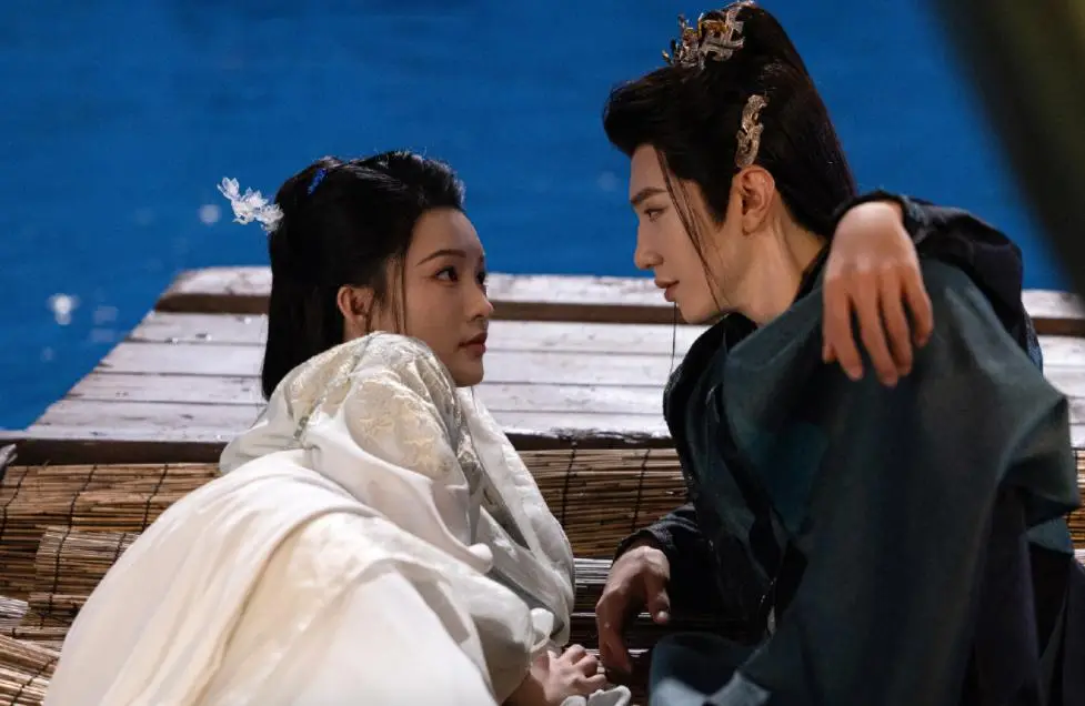 1a | 光影旅途 李沁为《一笑随歌》“摇人”宣传,却被《许我耀眼》抢尽风头?或许只是错过了最好时机 | 光影旅途