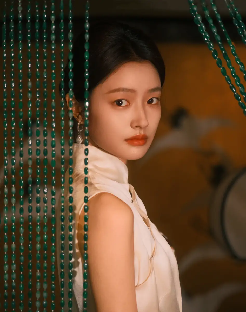 1c | 光影旅途 徐若晗的优雅旗袍造型解析 | 光影旅途