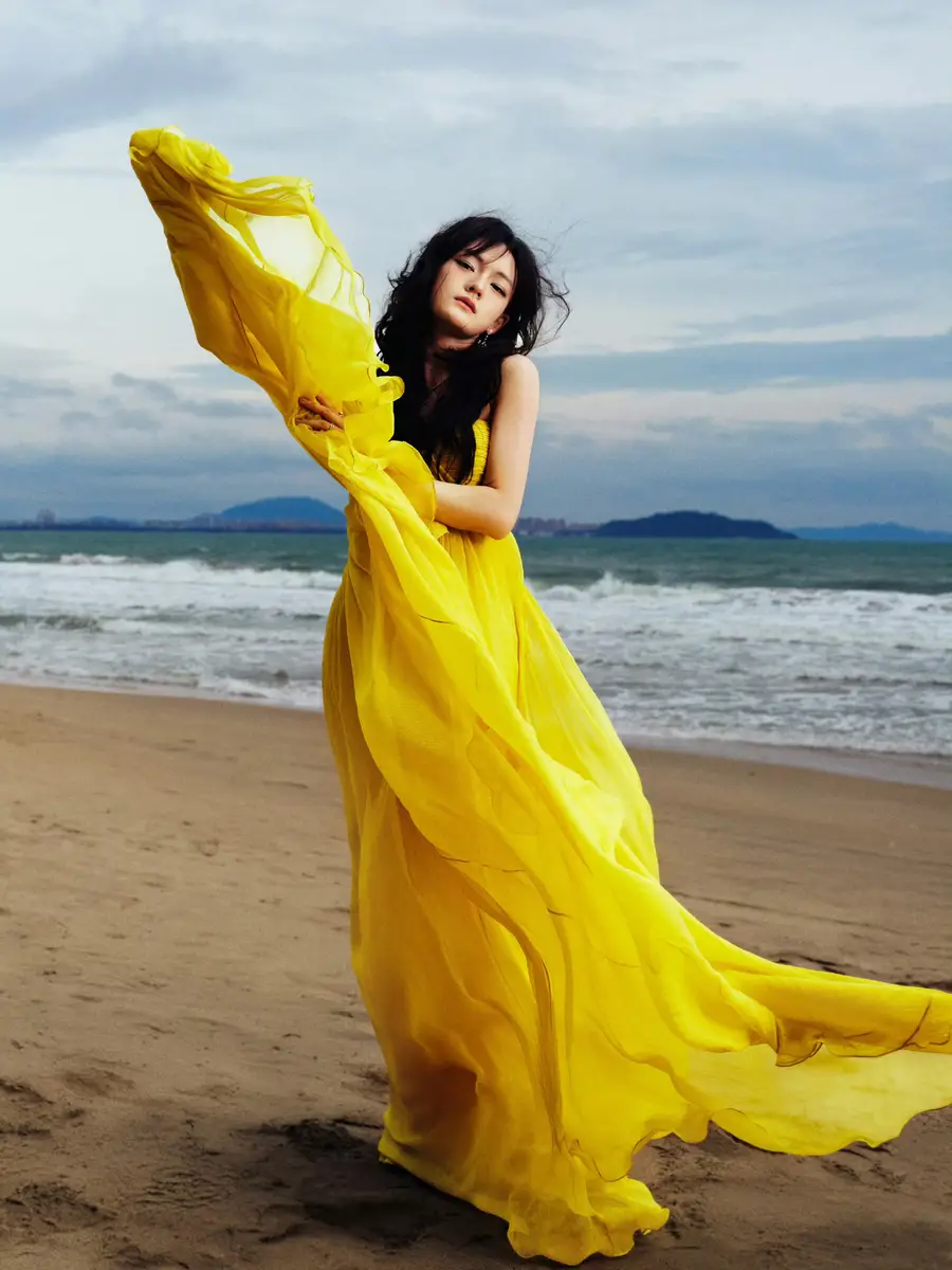 1d | 光影旅途 文淇的盛典造型:阳光明媚的黄色抹胸纱裙 | 光影旅途