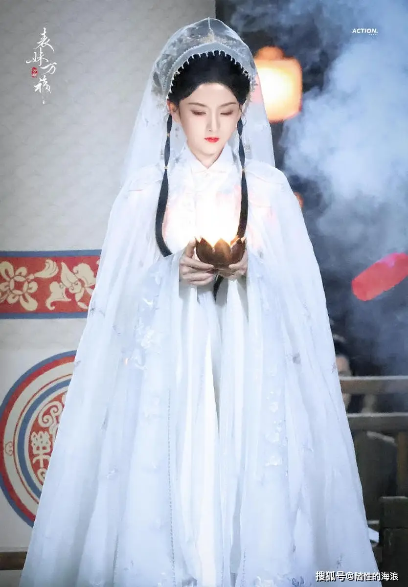 a1 | 光影旅途 宋祖儿的表妹万福古典雅致之美:白衣头纱造型全解析 | 光影旅途