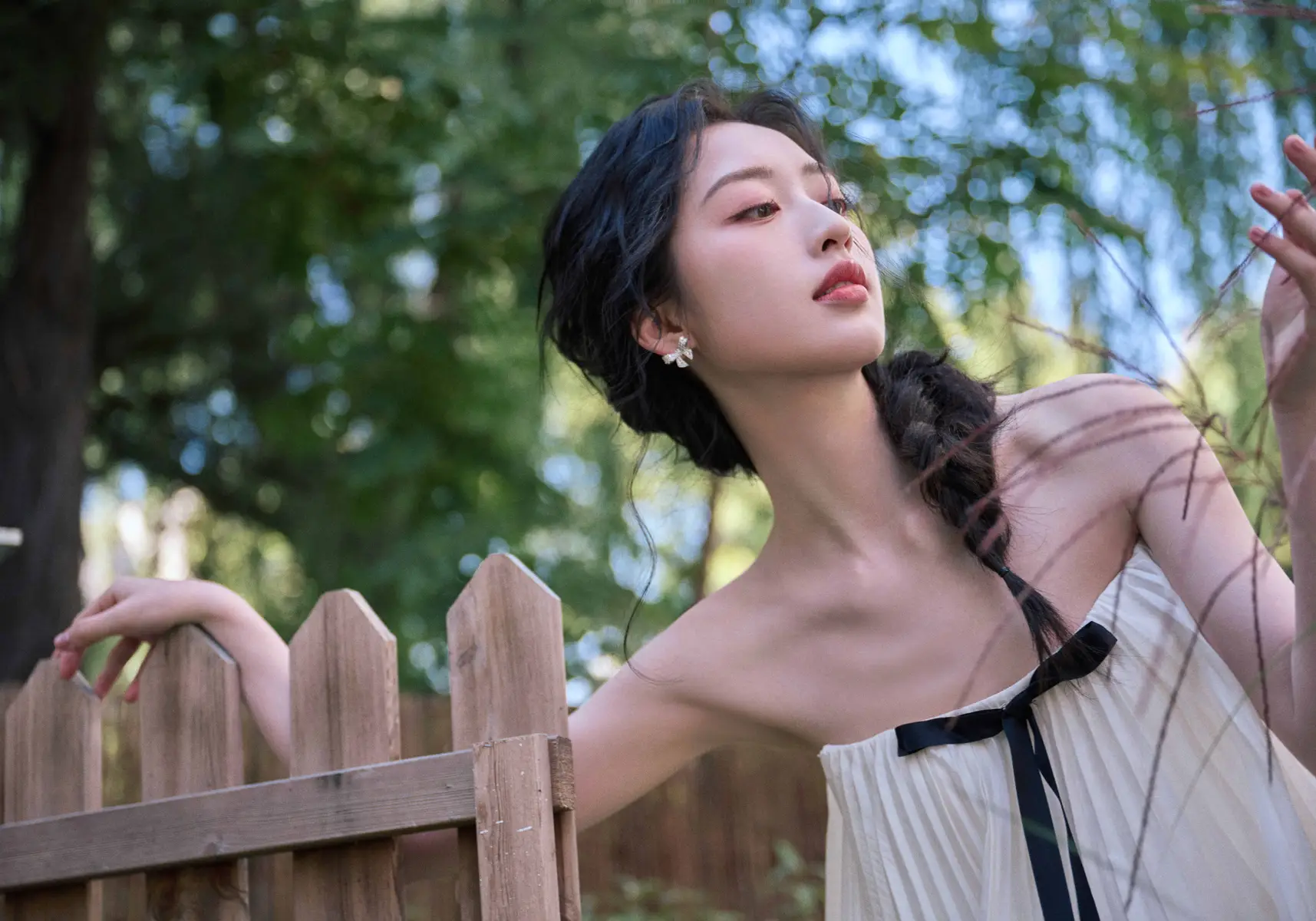 a13 | A Journey of Light and Shadow Deng Enxi: A Blend of Elegance and Agility for a Gala Look | A Journey of Light and Shadow