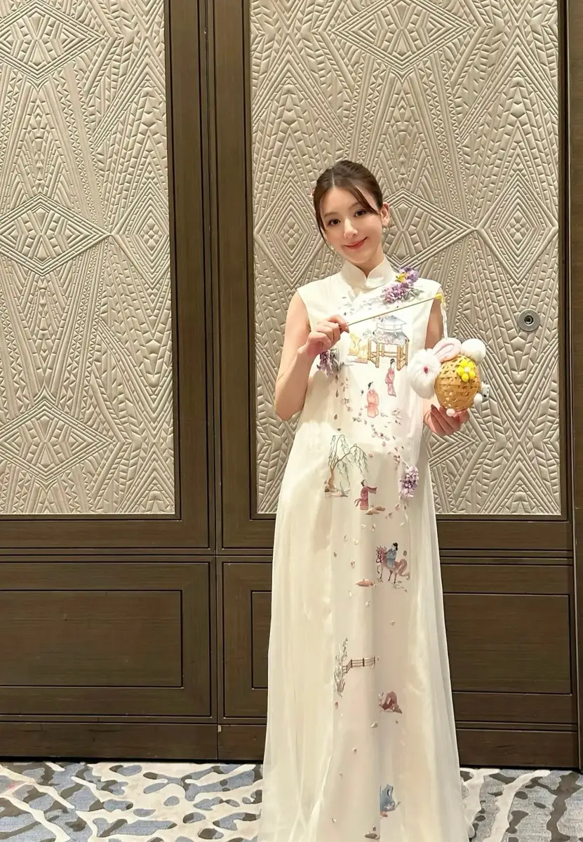 a2 | 光影旅途 郭富城妻子方媛晒中秋全家福,呈现家庭幸福时光 | 光影旅途