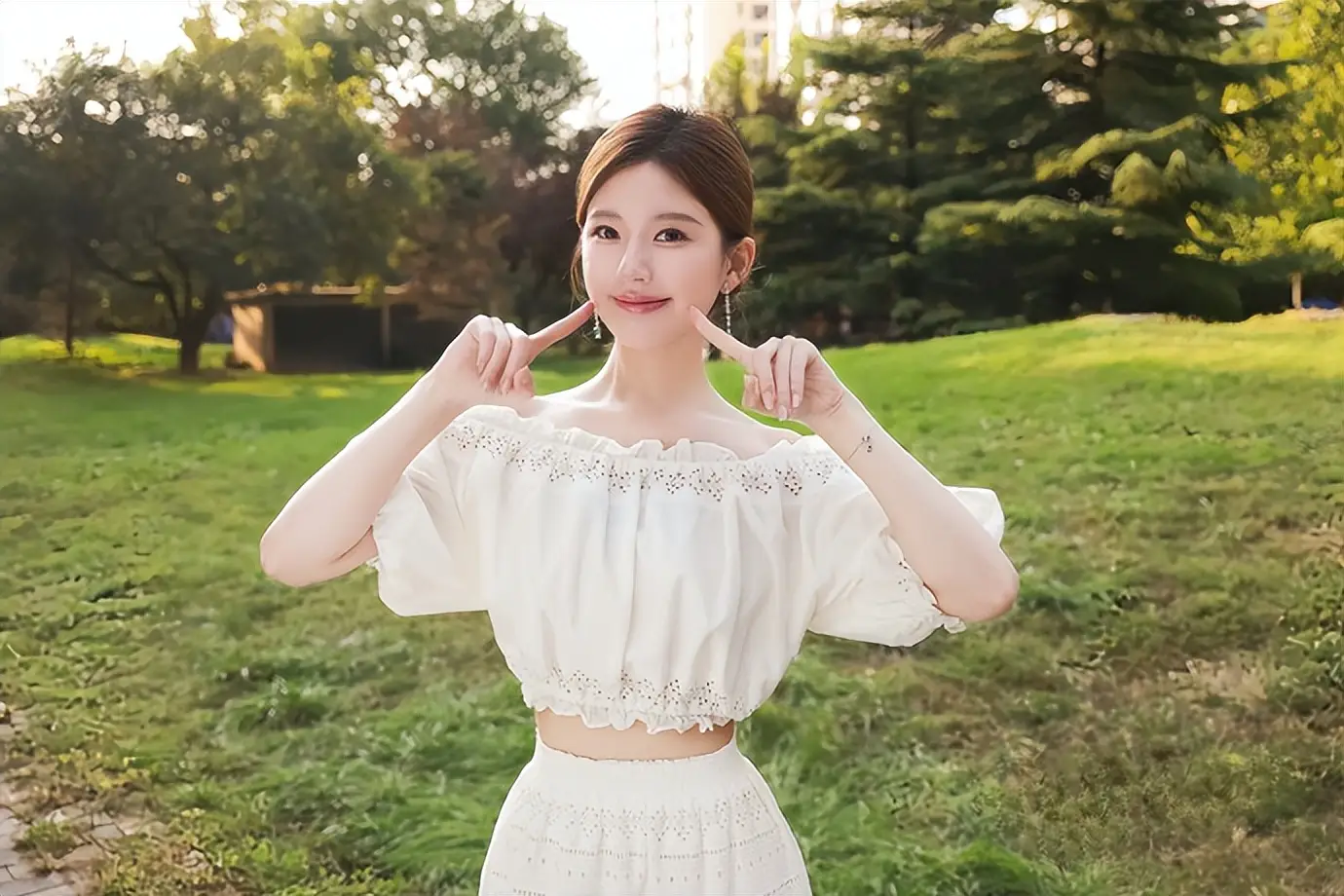 a3 | 光影旅途 李沁为《一笑随歌》“摇人”宣传,却被《许我耀眼》抢尽风头?或许只是错过了最好时机 | 光影旅途